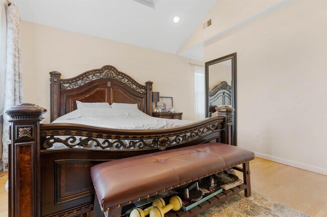 Building Photo - 318 77th St