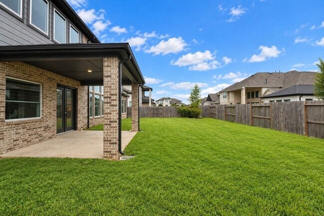 Building Photo - 10014 Oakwood Trl