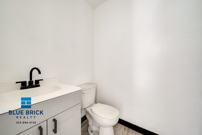 Building Photo - 8204 Langdon Ave
