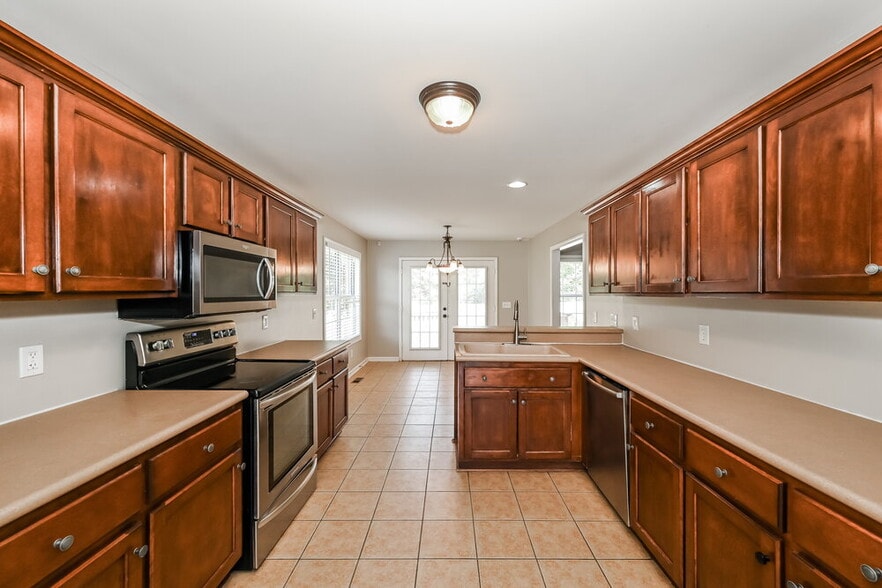 Building Photo - 3418 Leslie Ln