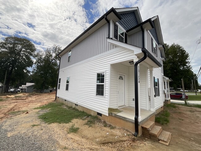 Building Photo - 1015 W C St