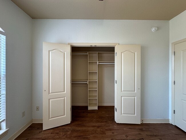 Building Photo - 612 Windbrook Ct