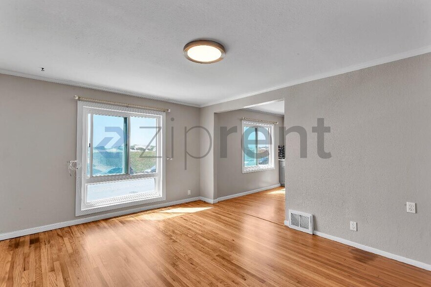 Building Photo - Unit 2466