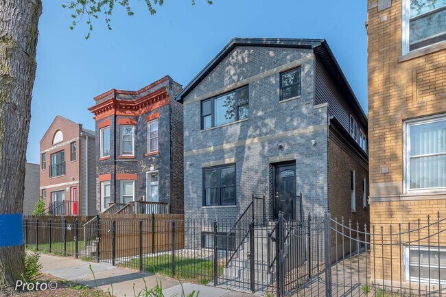 Primary Photo - 1036 N Monticello Ave