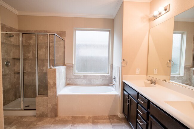 Building Photo - 7042 Bristol Memorial Dr