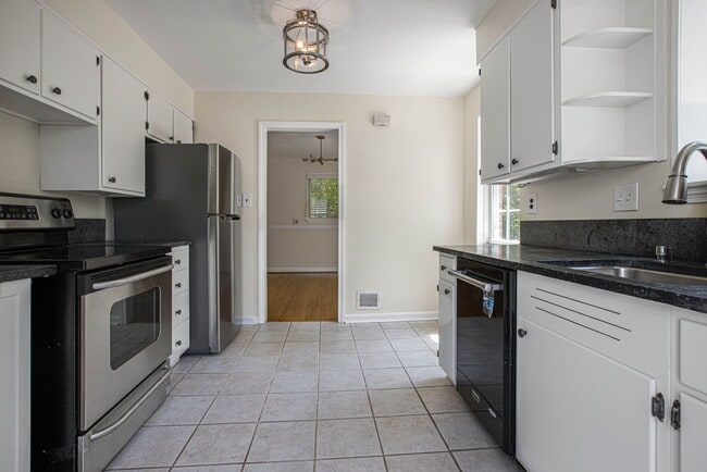 Building Photo - 2509 Crest Ave