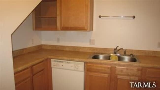 Building Photo - PRELEASE August 2026! West University Home!