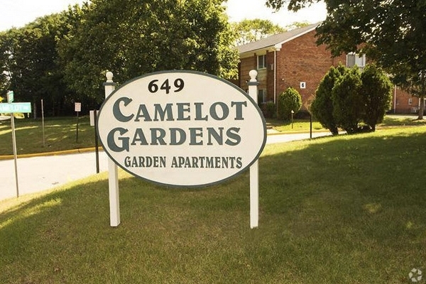 Building Photo - Camelot Gardens