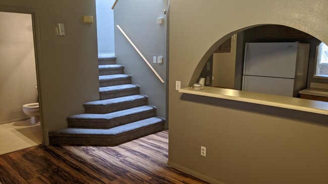Building Photo - 3/2 Townhome 1 mile from ASU