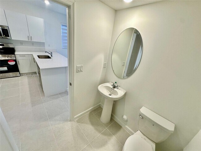 Building Photo - 2867 SE 25th Ter