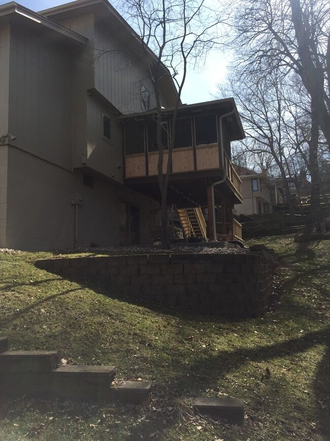 Building Photo - Large Home in Bellevue for Rent