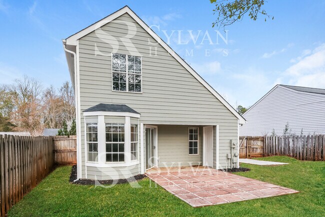 Building Photo - Enjoy living the good life in this 3 bedroom, 2 bathroom home