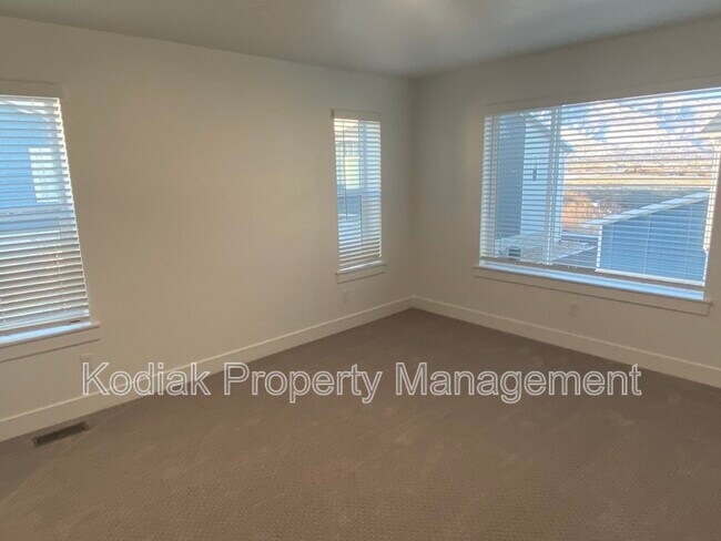 Building Photo - 1087 N 1840 W