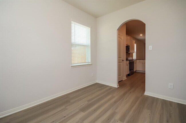 Building Photo - 25314 Shadowdale Dr