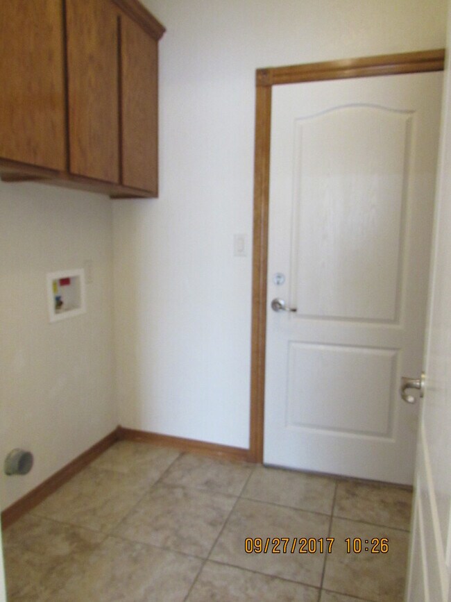 Building Photo - TWO STORY HOME LOCATED IN THE SILVER CREEK...