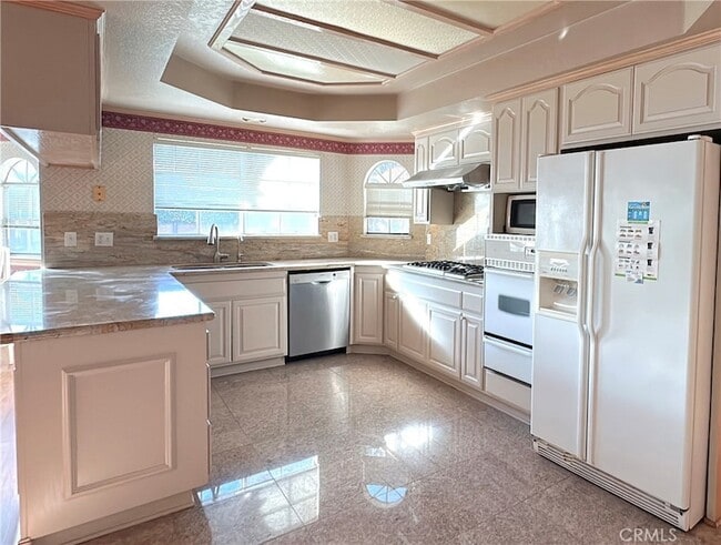 Building Photo - 232 E Floral Ave