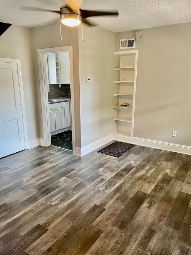 Building Photo - 49 Radcliffe St