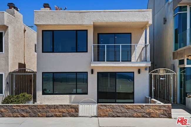 Building Photo - 6407 Ocean Front Walk