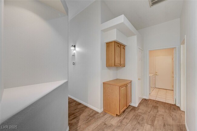 Building Photo - 8208 W Ashkum Ave