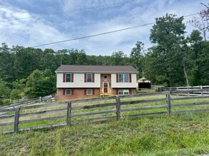 Building Photo - 104 Willow Trail