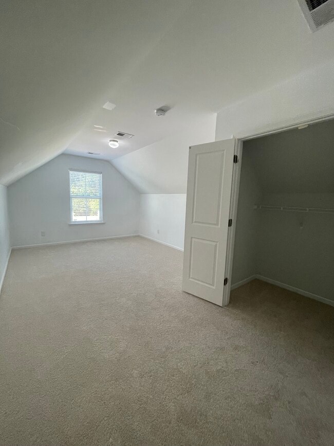 Building Photo - 143 Red Northern Oak Wy