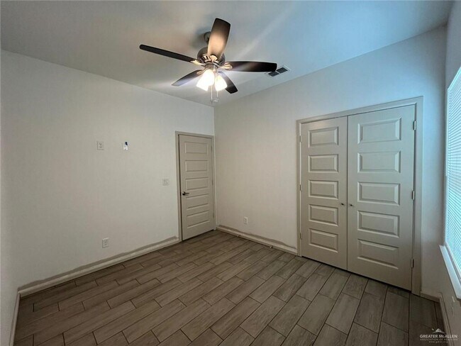 Building Photo - 1509 Shavano Dr