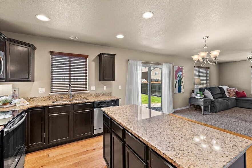 Building Photo - 6137 Popper Dr