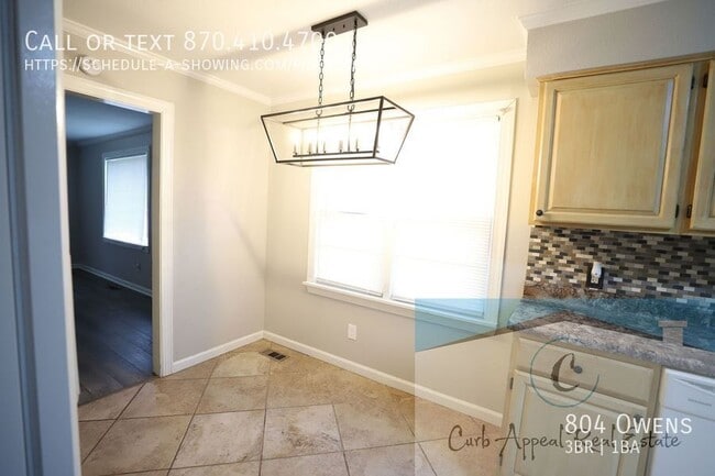 Building Photo - 804 Owens-