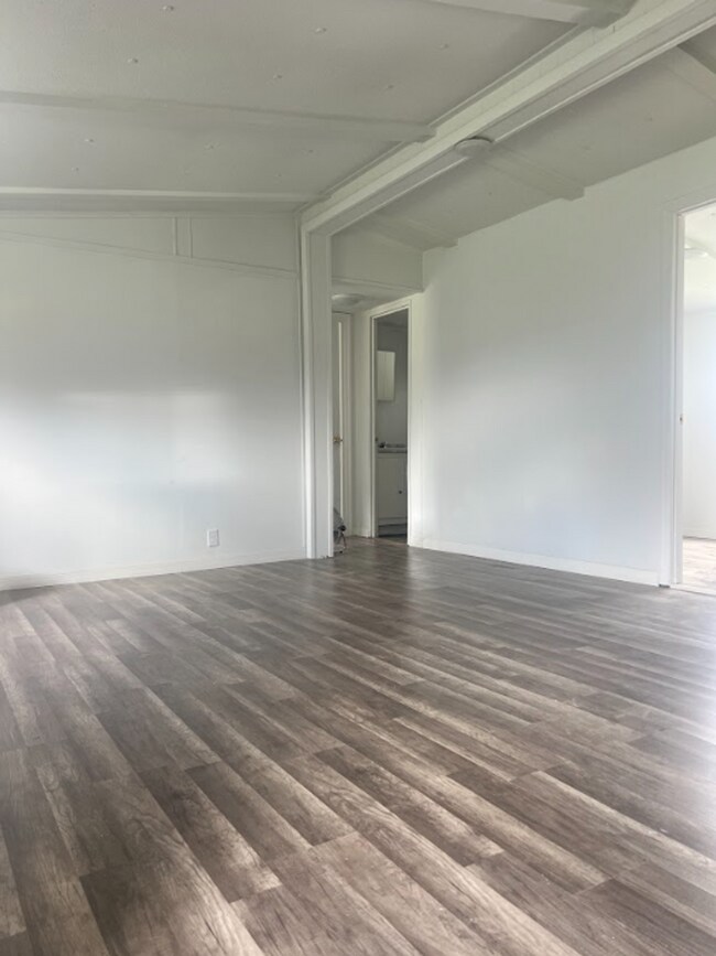 Building Photo - Welcome Home to Silver Lake