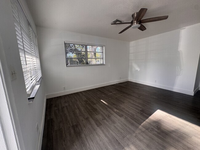 Building Photo - 4140 SW 24th Ct