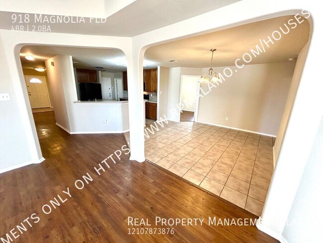 Building Photo - AVAILABLE NOW! Beautiful 4 Bedroom /2 Bath...