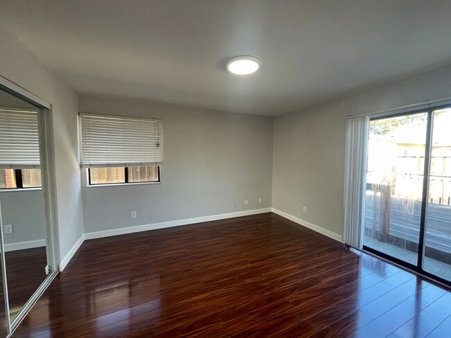 Building Photo - Welcome Home to 5 bedrooms 3 baths!