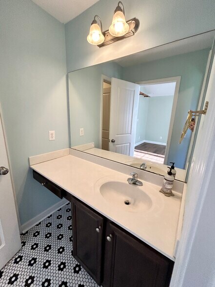 Building Photo - 301 Kraft St