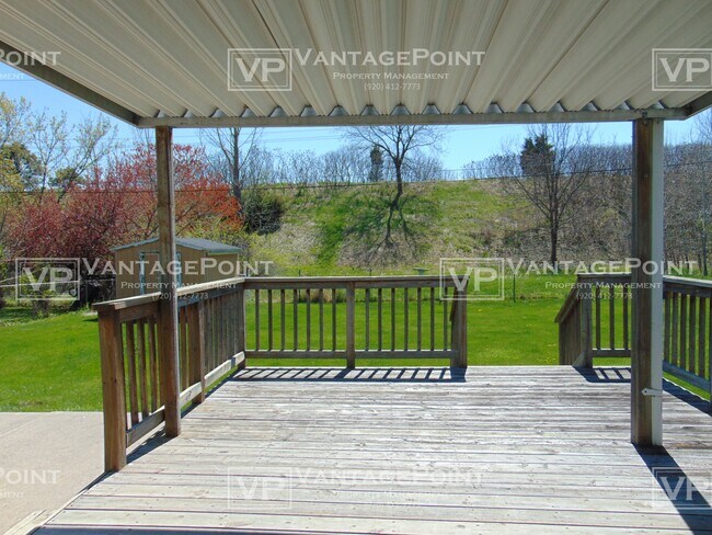 Building Photo - 606 Simonet St