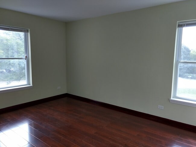 Building Photo - 5201 Carriage Way Dr