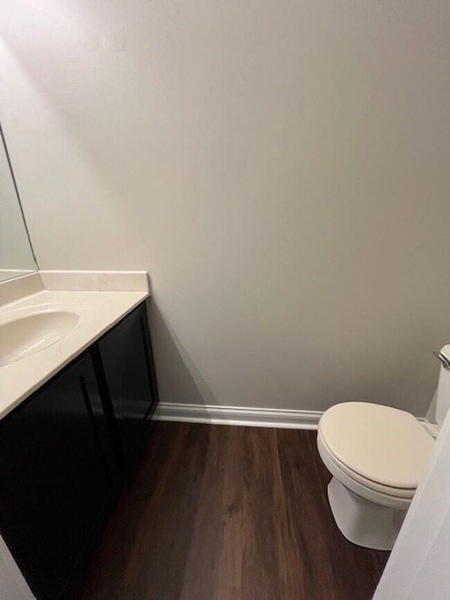 Building Photo - 4-bedroom, 2.5-bathroom home located in the heart of Lexington, KY