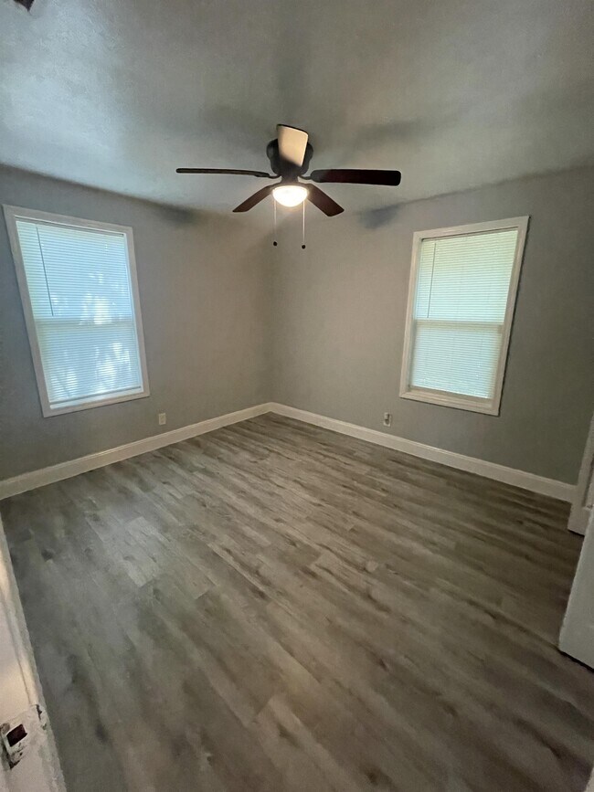 Building Photo - 2050 W 40th St