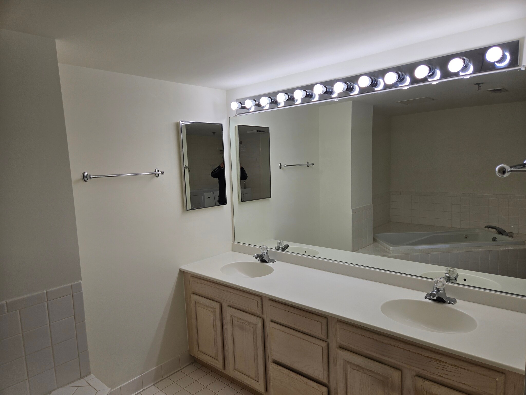 Building Photo - 5450 Whitley Park Ter