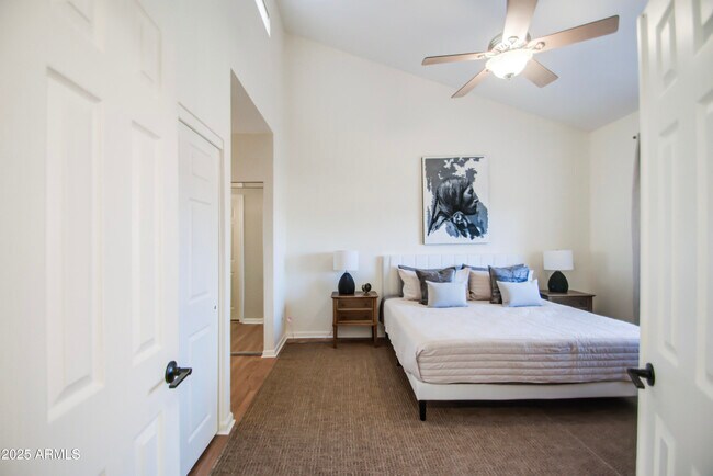 Building Photo - 5640 E Bell Rd