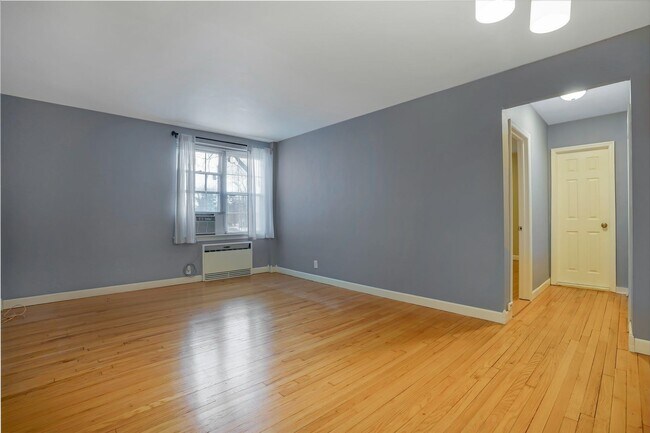 Building Photo - 8550 Boulevard E