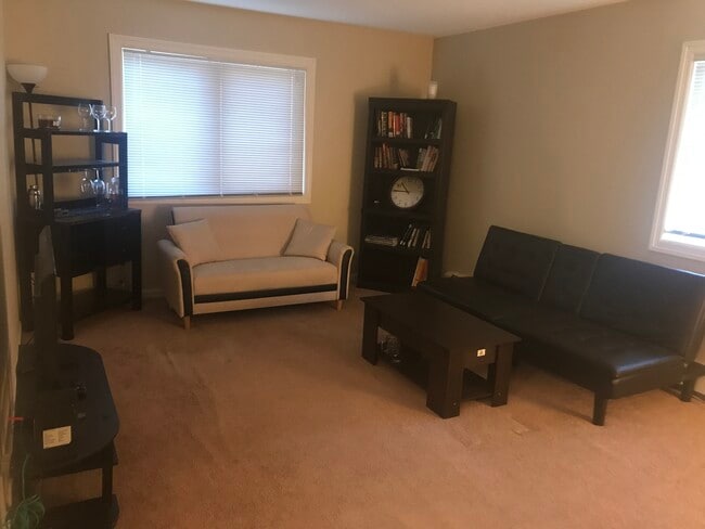 Building Photo - 1015 Oakcrest St