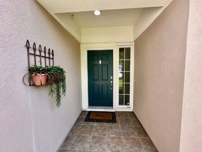Building Photo - Outstanding Two Bedroom Home in Sun City!