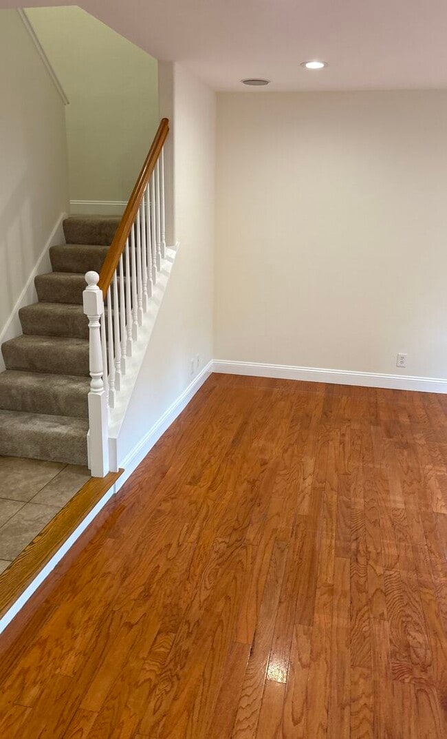 Building Photo - 6056 Elmbridge Dr