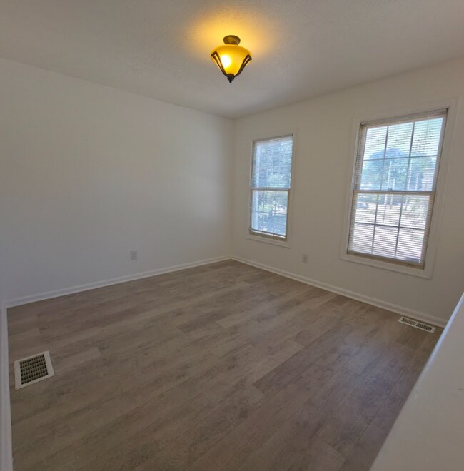 Building Photo - 8114 Chester Pkwy