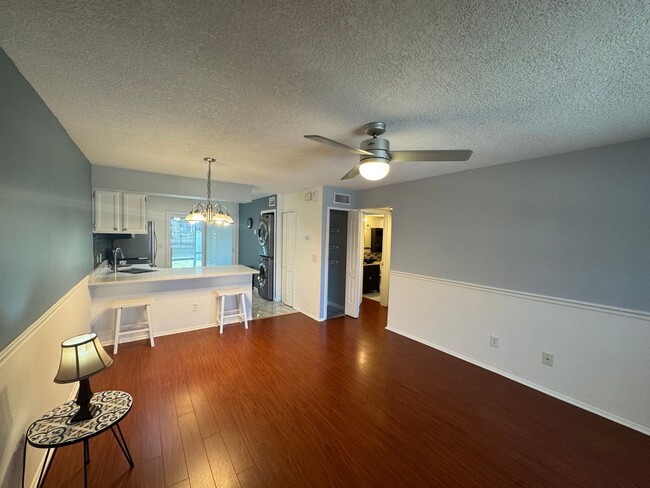 Building Photo - Charming 2-Bedroom Condo with Pool Access & Water Included – Prime Orlando Location