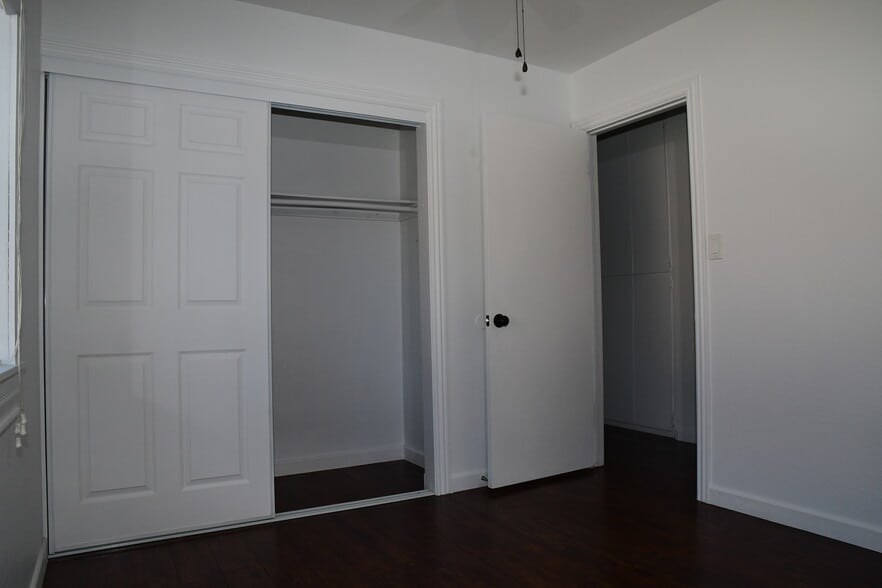 Building Photo - 925 Willow Tree Dr