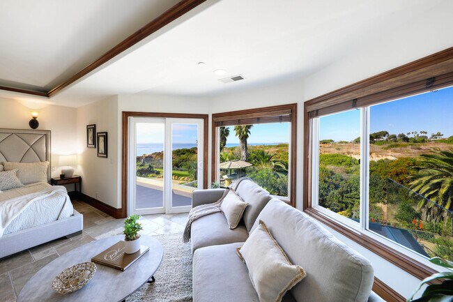 Building Photo - 3811 Vista Blanca