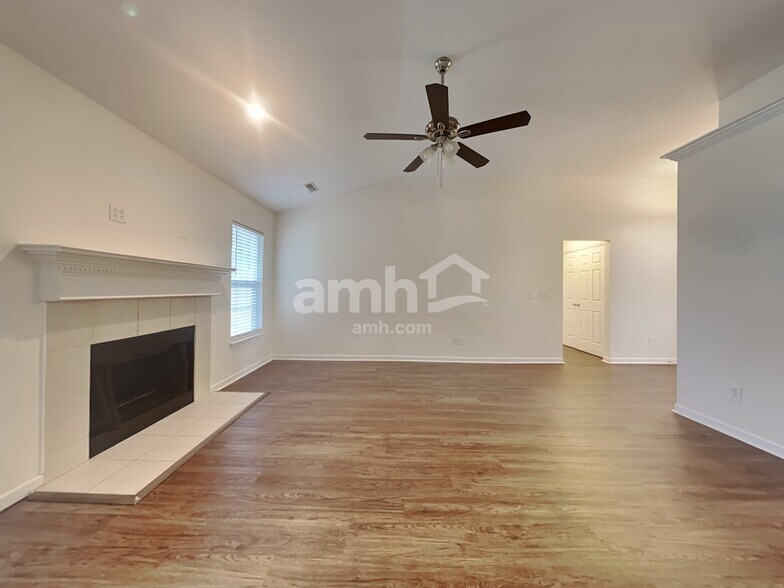 Building Photo - 1323 Lantern Rd