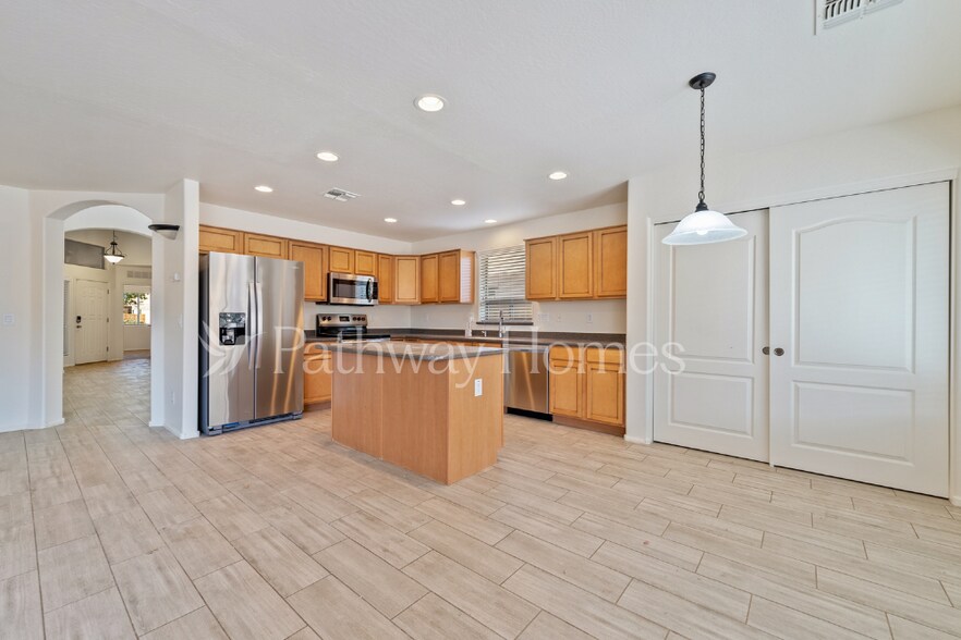 Building Photo - 41166 W Sanders Way