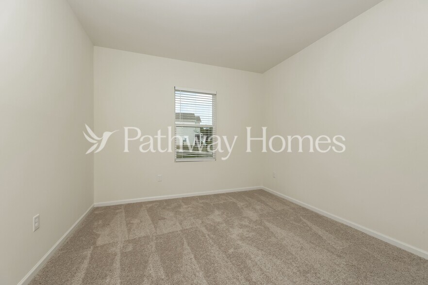 Building Photo - 1058 Large Poppy Dr